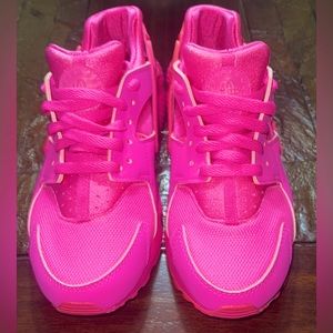 Nike hurricane run, hot pink , size 6.5 women/ 5Y. make me offer…